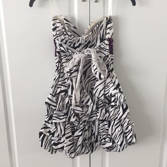 Dress - Picture 3 of 4